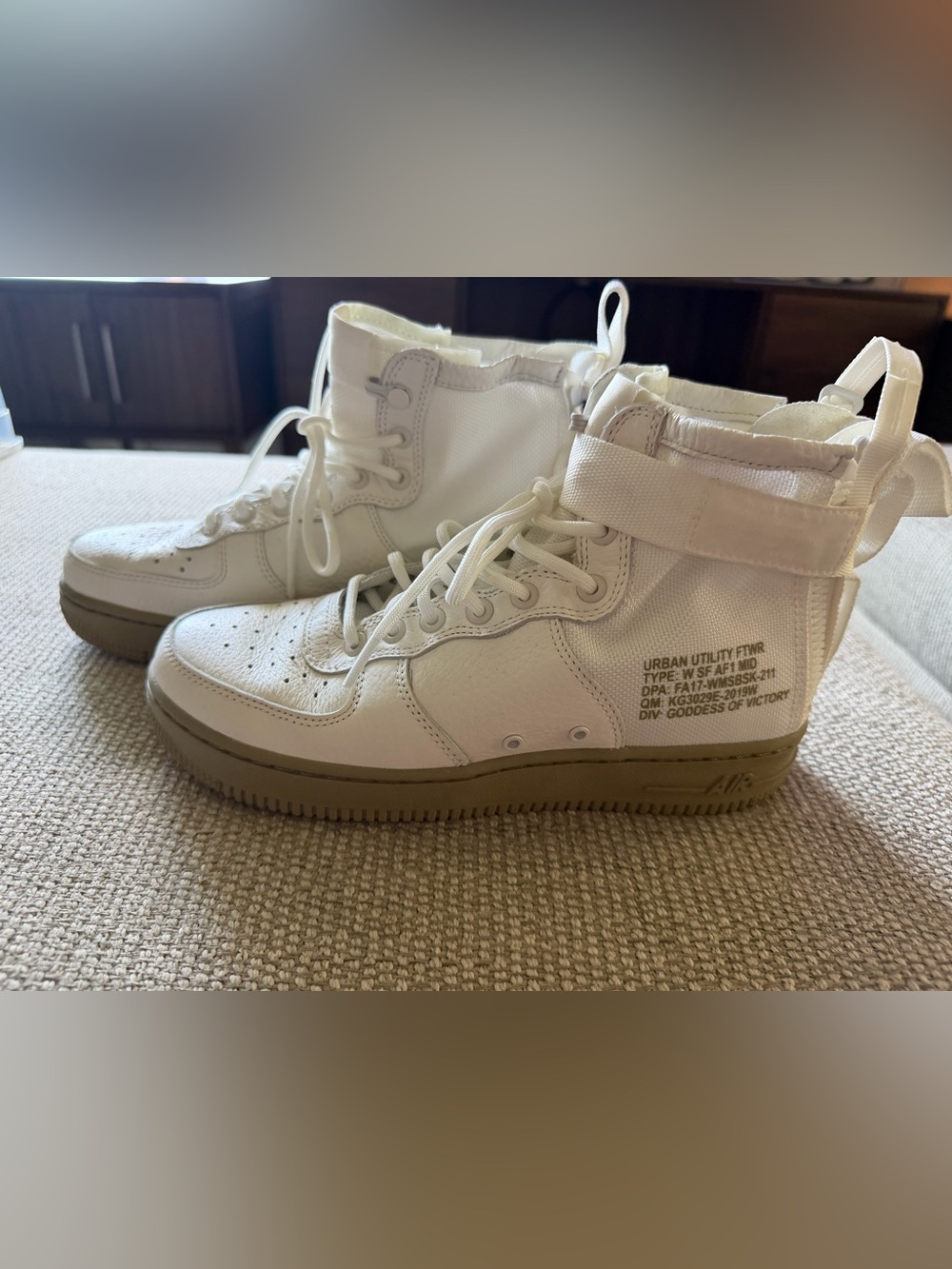 LIMITED EDITION Nike White Canvas High-Top AF1 Mid with Olive Sole ONLY WORN 2x!